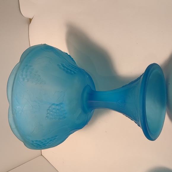 Vtg Indiana Glass frosted blue Pedestal Candy dish w/lid. Harvest grape. - Picture 8 of 11